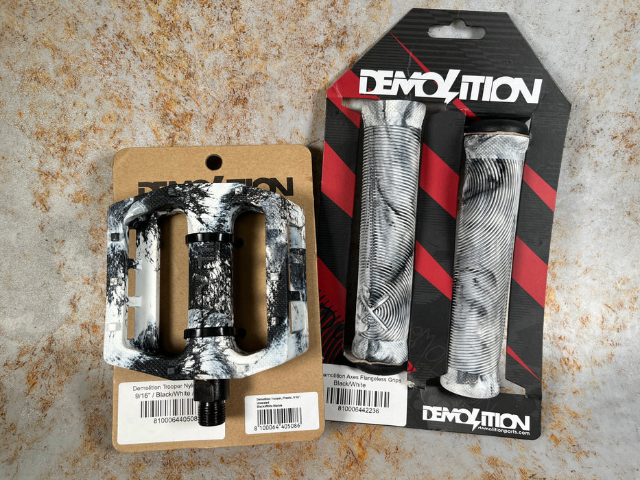 Demolition BMX BMX Parts Black/White Demolition Trooper Nylon Pedal / Axes Grip Set