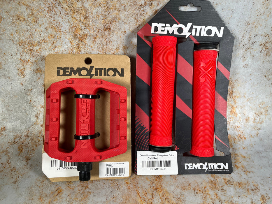 Demolition BMX BMX Parts Red Demolition Trooper Nylon Pedal / Axes Grip Set