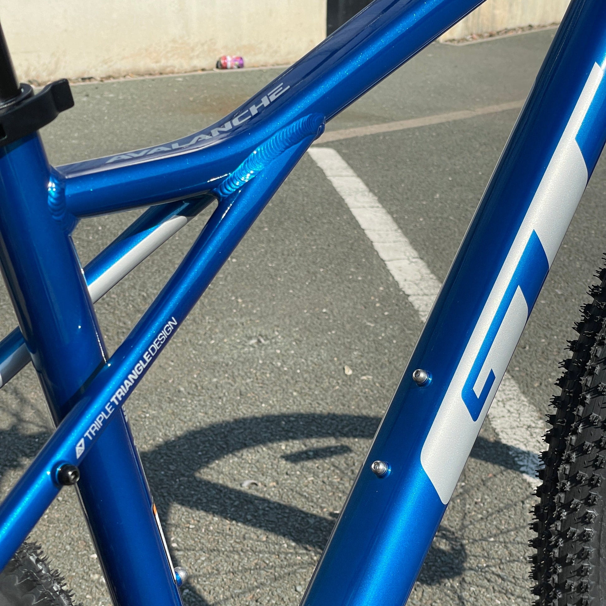 GT Bikes GT Avalanche Sport Mountain Bike Blue