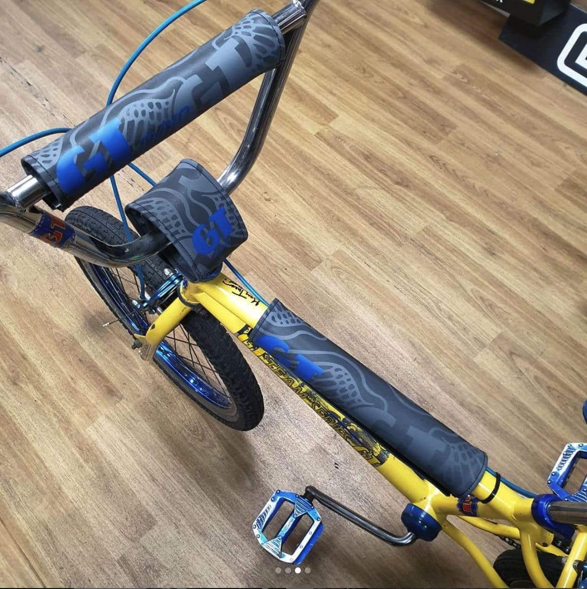 GT BMX 1989 Design Old School BMX Pad Set Black / Blue | Alans BMX